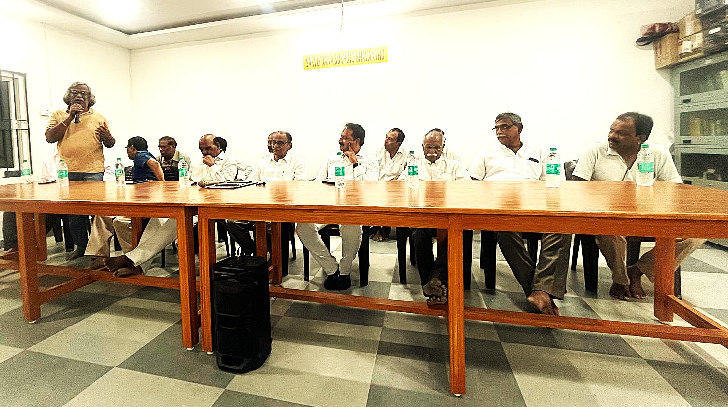 Dr C. Manik Prabhu garu thanking Jagadeeswar goud garu for his support to yhe association.jpg